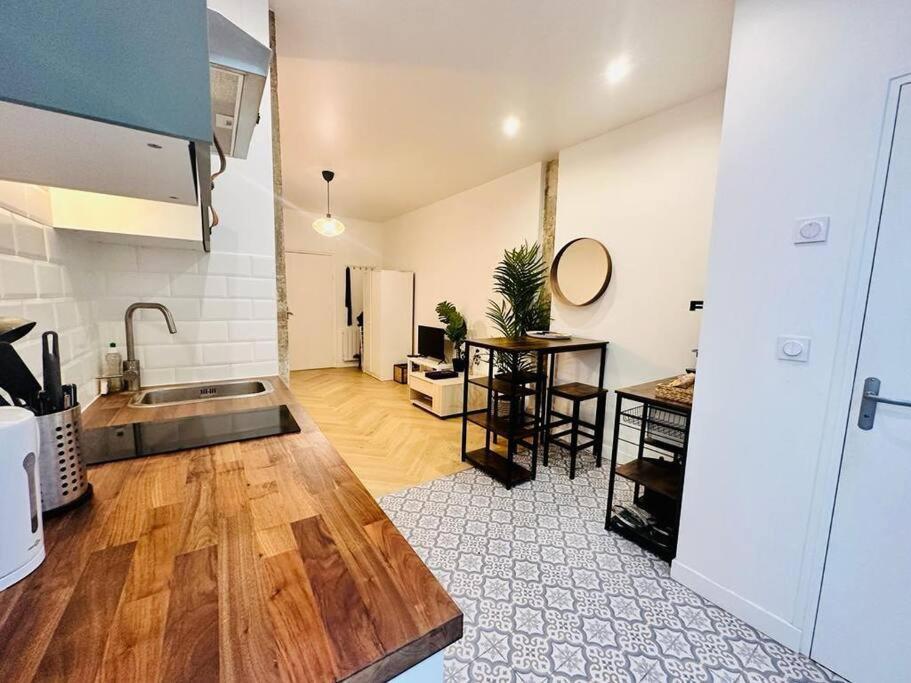 Appartement Le Bijou De Montmartre - Au Centre De Parijs