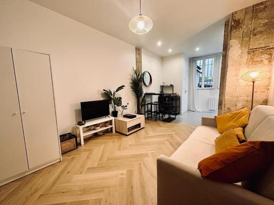 Appartement Le Bijou De Montmartre - Au Centre De Parijs